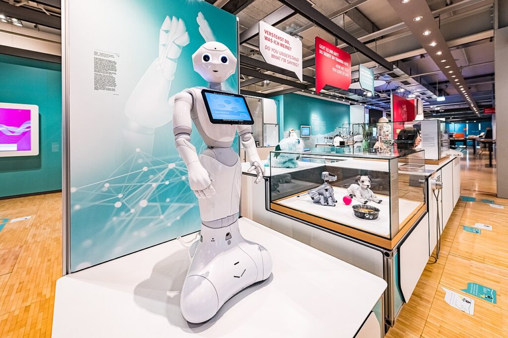 CC BY-SA 4.0 © Photo by Sergei Magel/HNF (View of the exhibition on artificial intelligence (AI) and robotics at the Heinz Nixdorf Museums Forum, Paderborn)